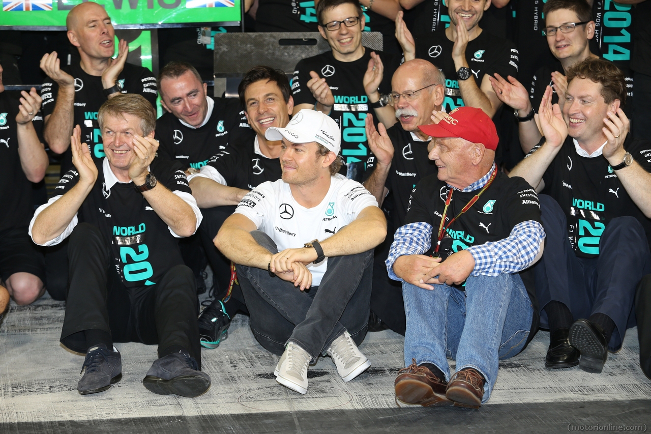 23.11.2014- Race, Celebration, Lewis Hamilton (GBR) Mercedes AMG F1 W05 F1 World Champion 2014 and 2nd position Nico Rosberg (GER) Mercedes AMG F1 W05