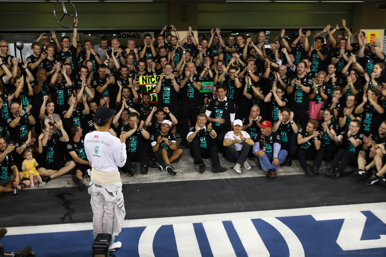 23.11.2014- Race, Celebration, Lewis Hamilton (GBR) Mercedes AMG F1 W05 F1 World Champion 2014 and 2nd position Nico Rosberg (GER) Mercedes AMG F1 W05