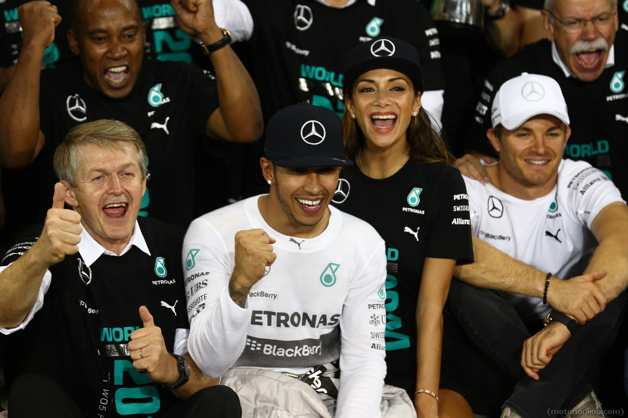 23.11.2014- Race, Celebration, Lewis Hamilton (GBR) Mercedes AMG F1 W05 F1 World Champion 2014 and 2nd position Nico Rosberg (GER) Mercedes AMG F1 W05