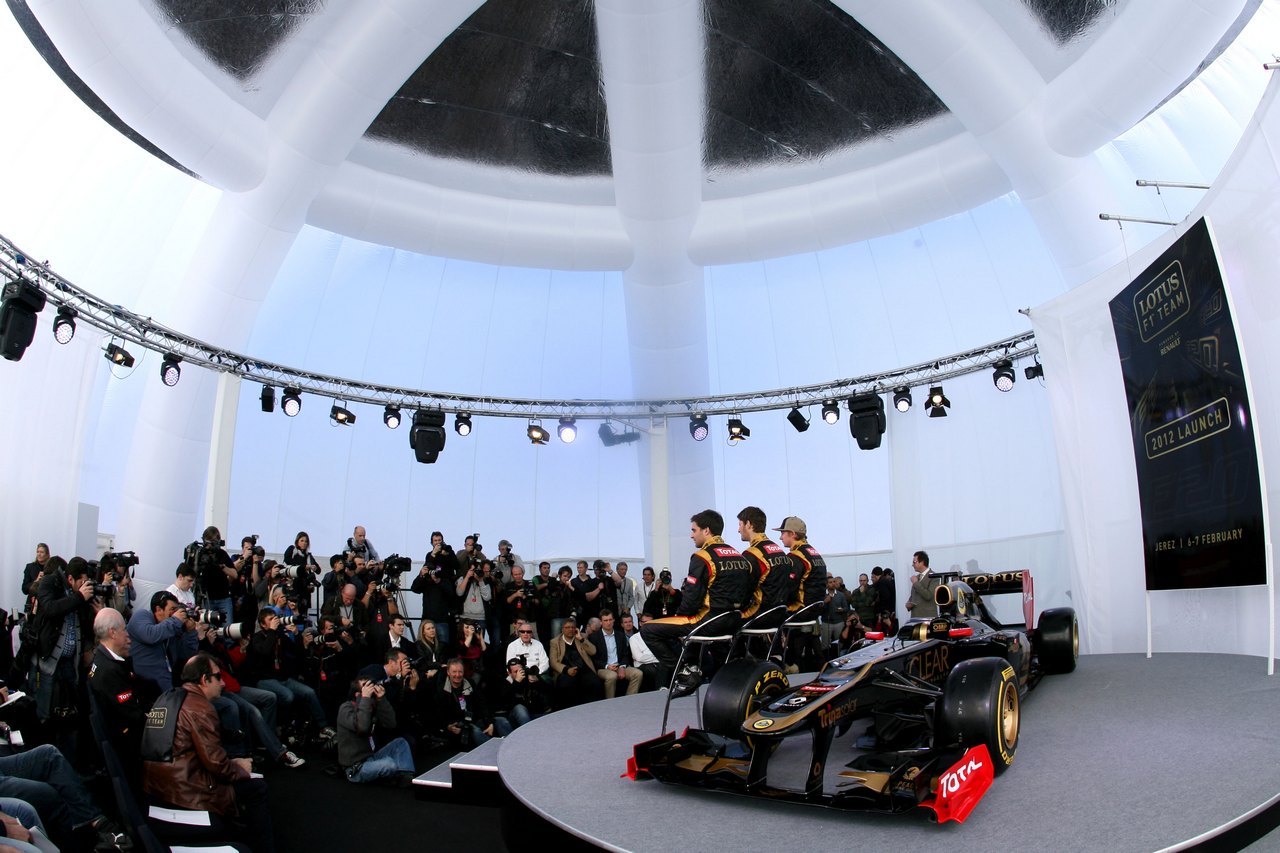 
Jerome d'Ambrosio (BEL), Romain Grosjean (FRA), Lotus Renault GP and Kimi Raikkonen (FIN), Team Lotus Renault GP  - Lotus F1 Team E20 Launch 