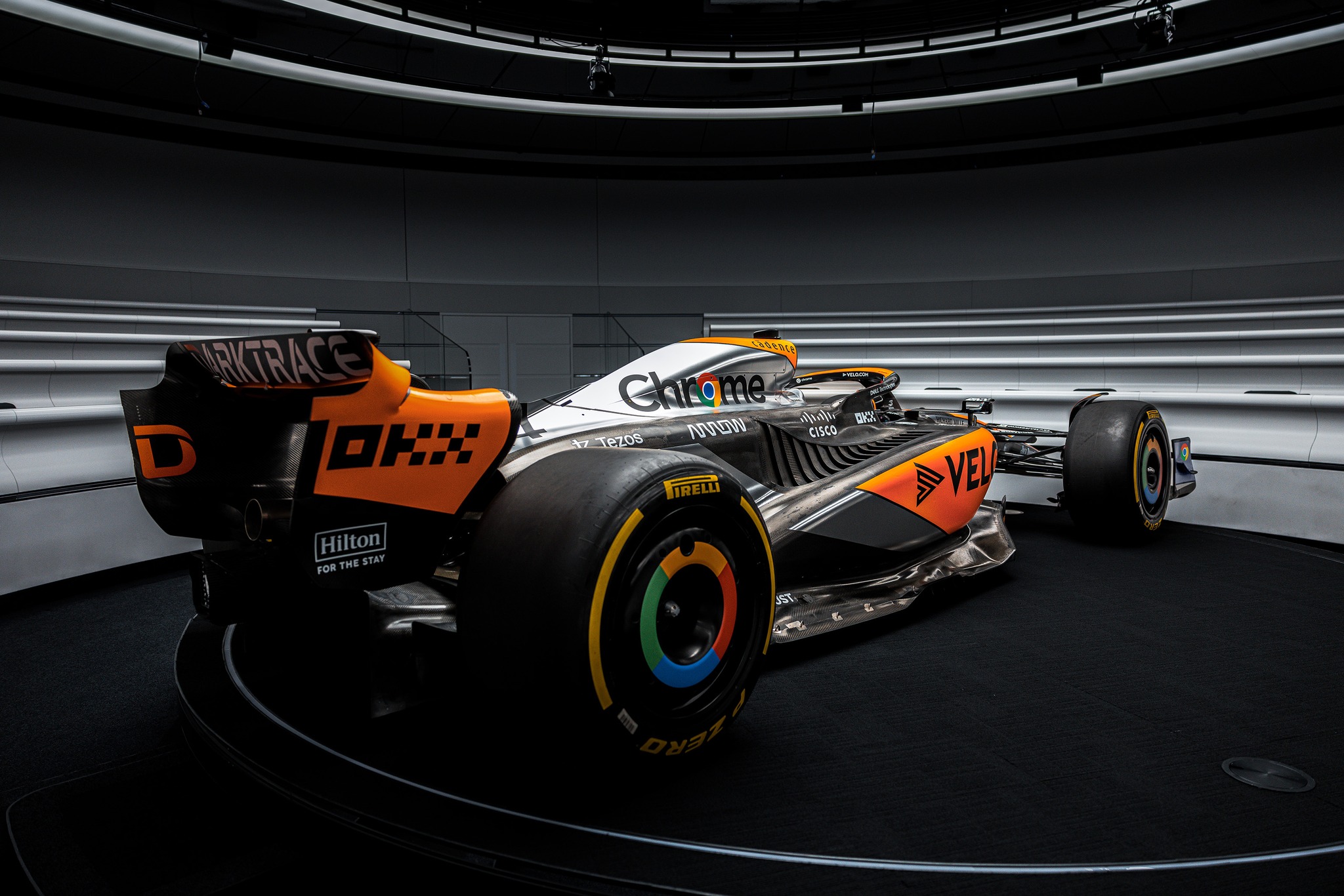 McLaren MCL60 - livrea Silverstone