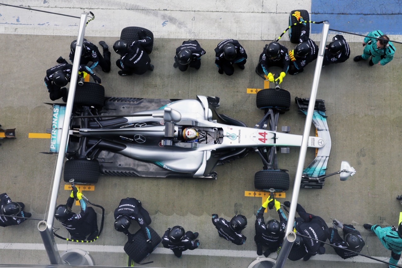 Lewis Hamilton (GBR) Mercedes AMG F1 W08 practices a pit stop.
23.02.2017.