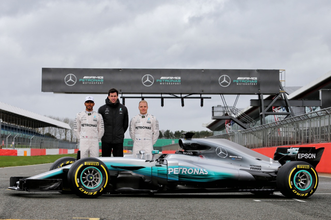 (L to R): Lewis Hamilton (GBR) Mercedes AMG F1; Toto Wolff (GER) Mercedes AMG F1 Shareholder and Executive Director; Valtteri Bottas (FIN) Williams, with the Mercedes AMG F1 W08.
23.02.2017.