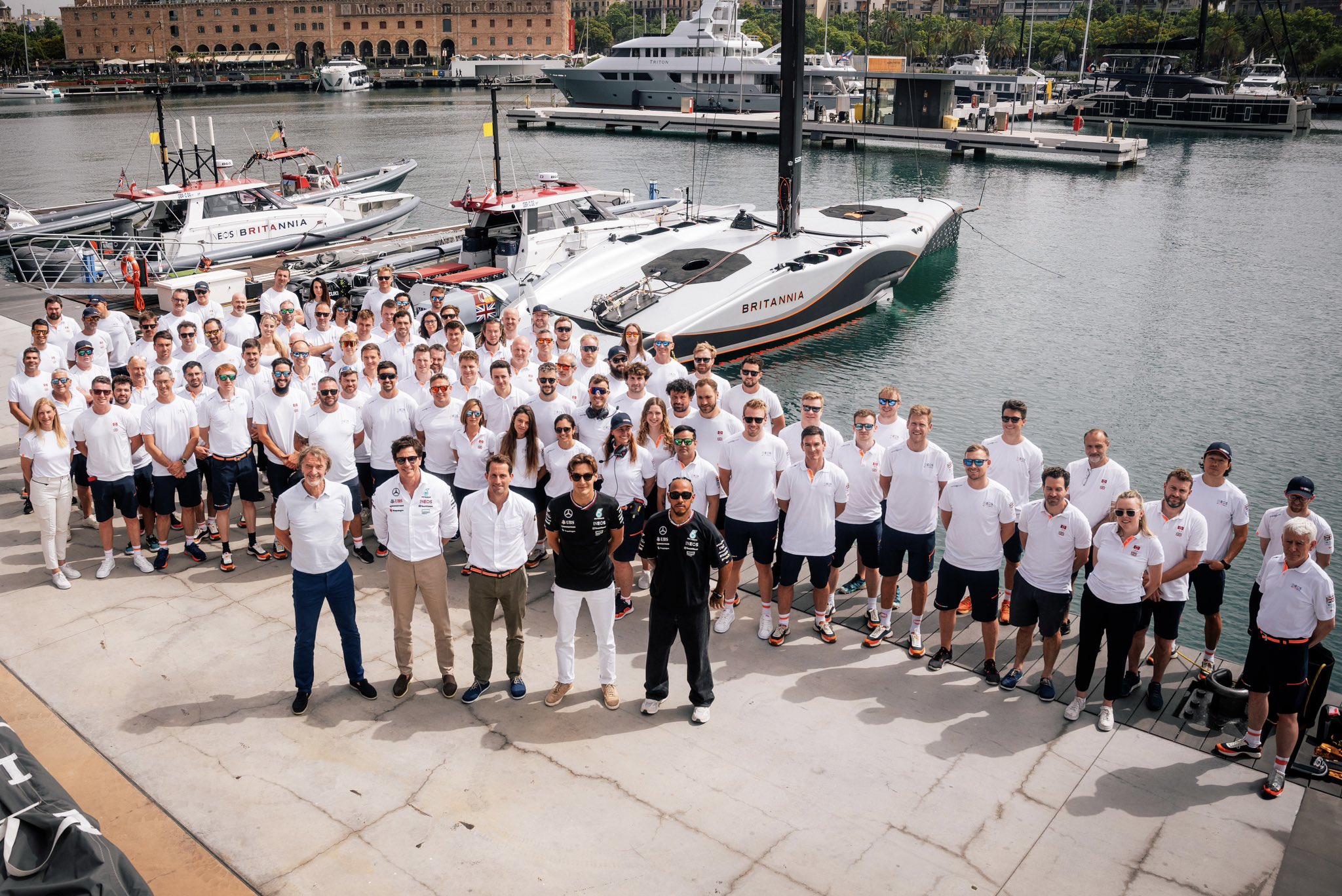 Mercedes con Ineos a Barcellona