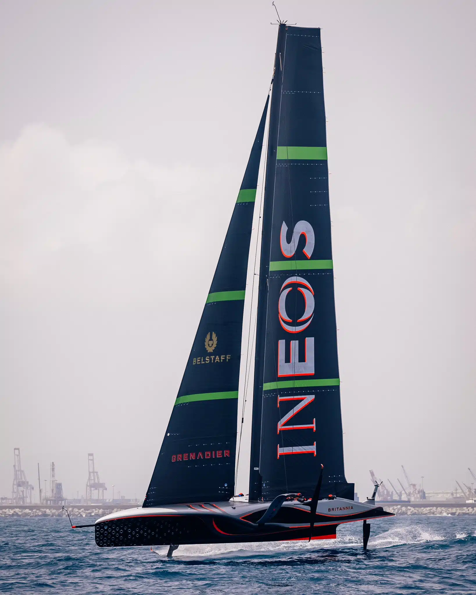 Mercedes con Ineos a Barcellona