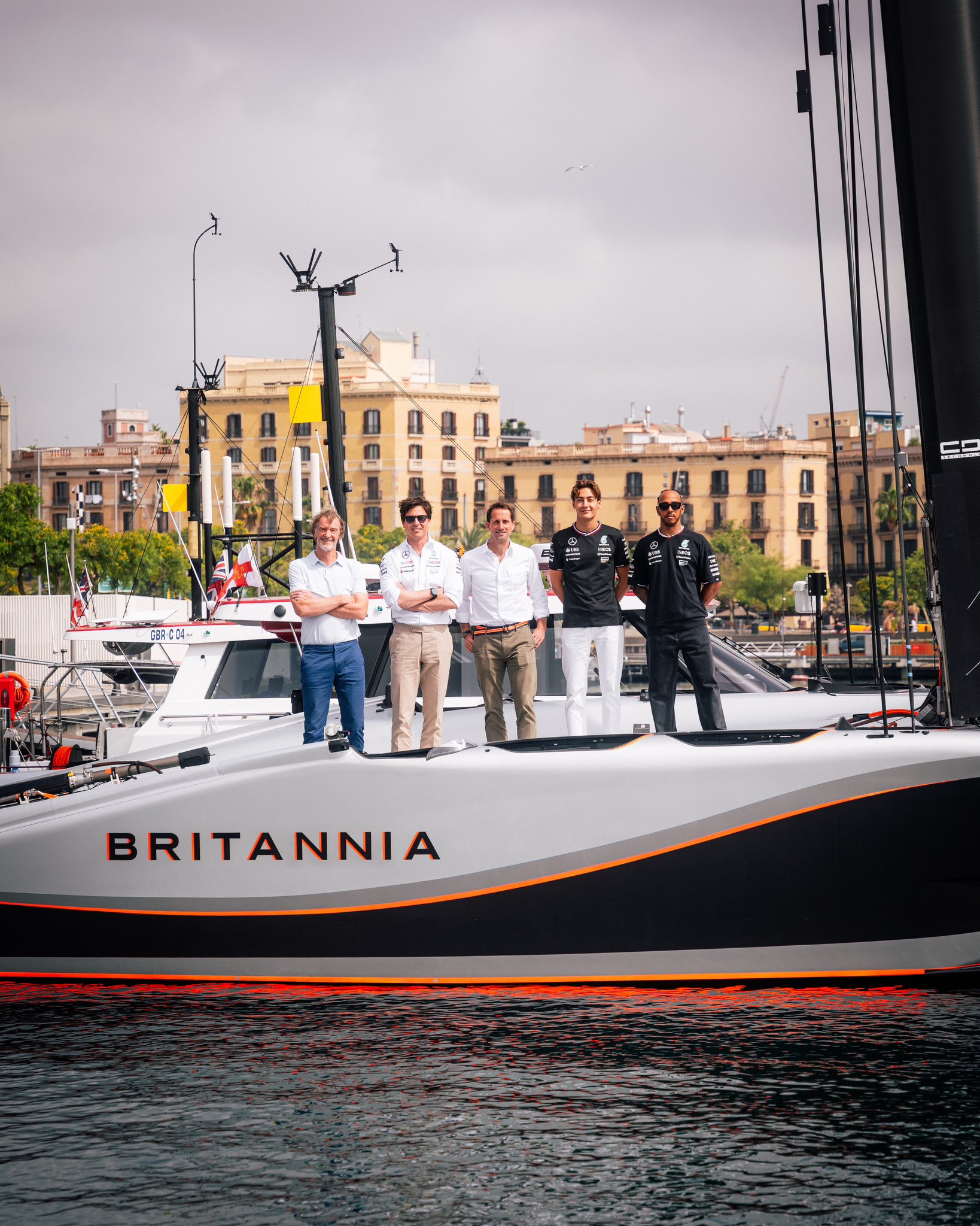 Mercedes con Ineos a Barcellona