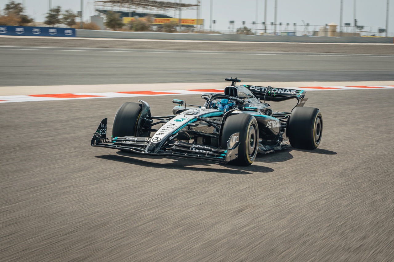 MERCEDES W16 - FILMING DAY IN BAHRAIN