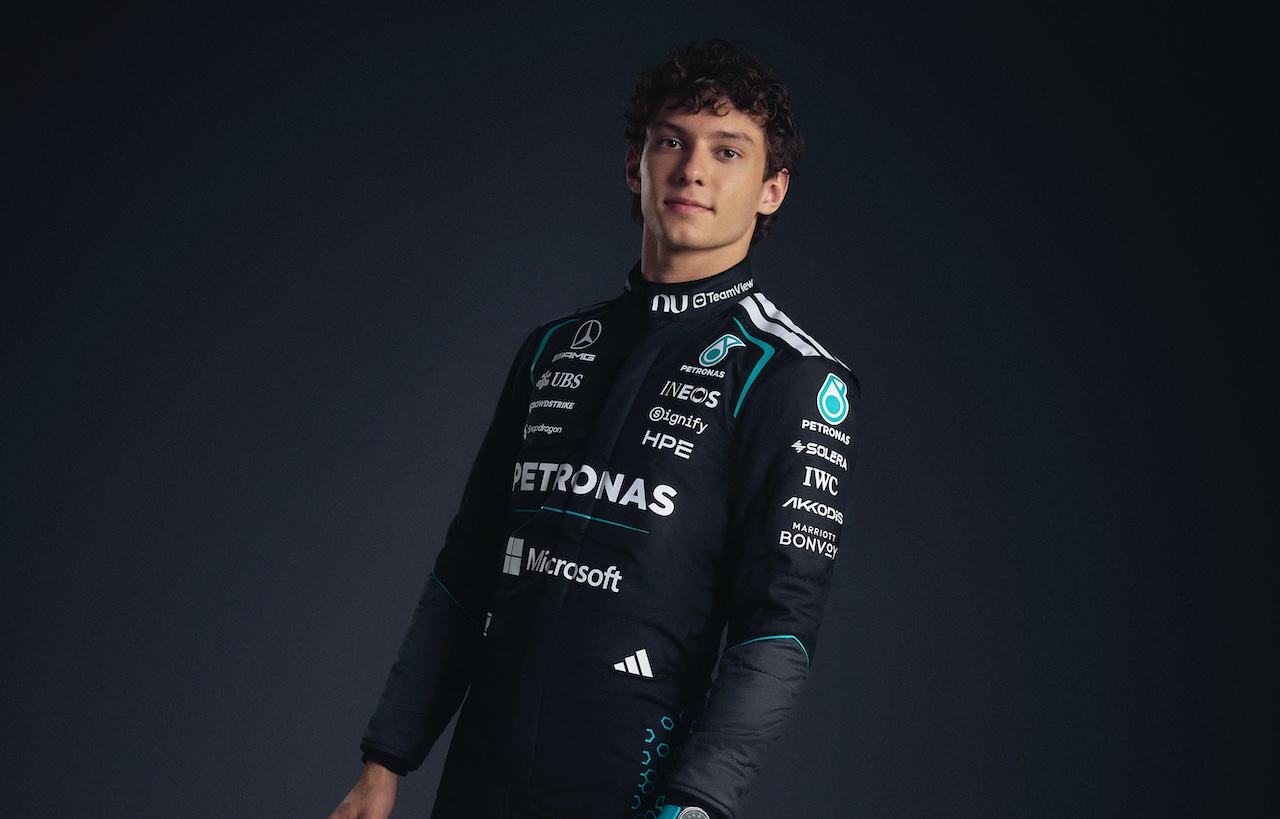 Mercedes-AMG F1 W17 E Performance First Look