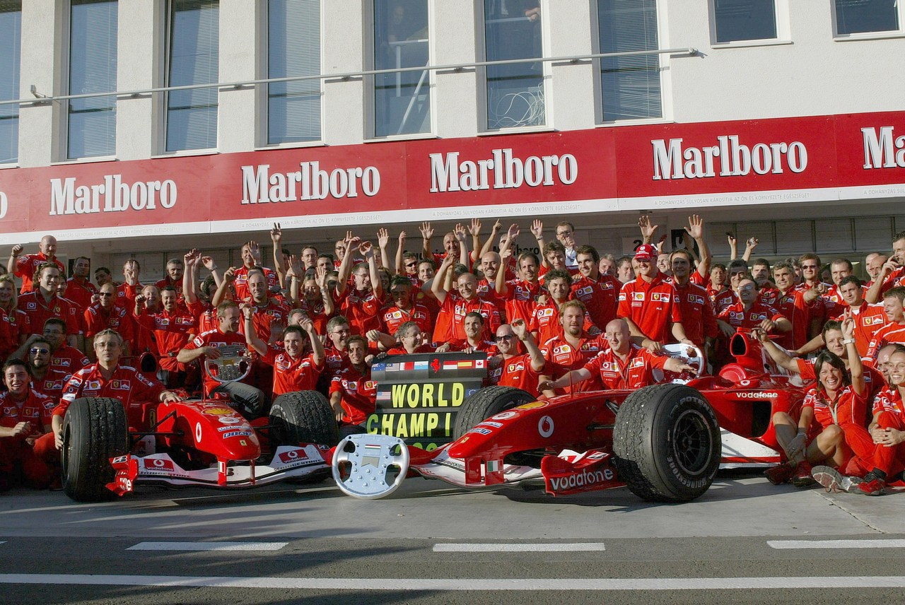 84664: (/PHOTO4) 2006-09-06 Varie -  - Michael Schumacher story - portrait michael schumacher (ger) ed il team
