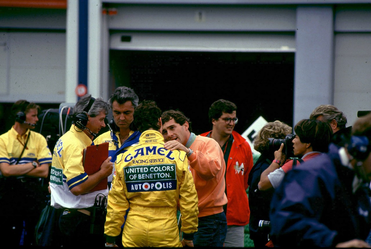 Fia Formula One Word Championship 1992 - GP F1 Magny Cours (fra) Ayrton Senna (bra) spoke wtih Michael Schumacher (ger) after the crash in race