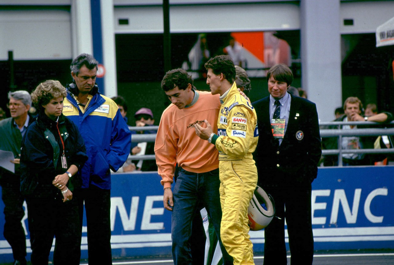 Fia Formula One Word Championship 1992 - GP F1 Magny Cours (fra) Ayrton Senna (bra) speak with Michael Schumacher (ger) after the crash in race