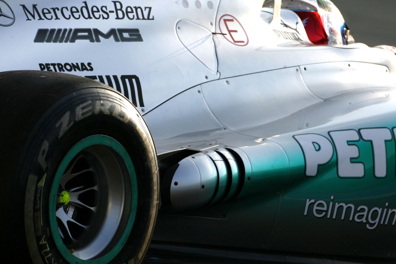 Nuovi Scarichi Mercedes Test Magny Cours