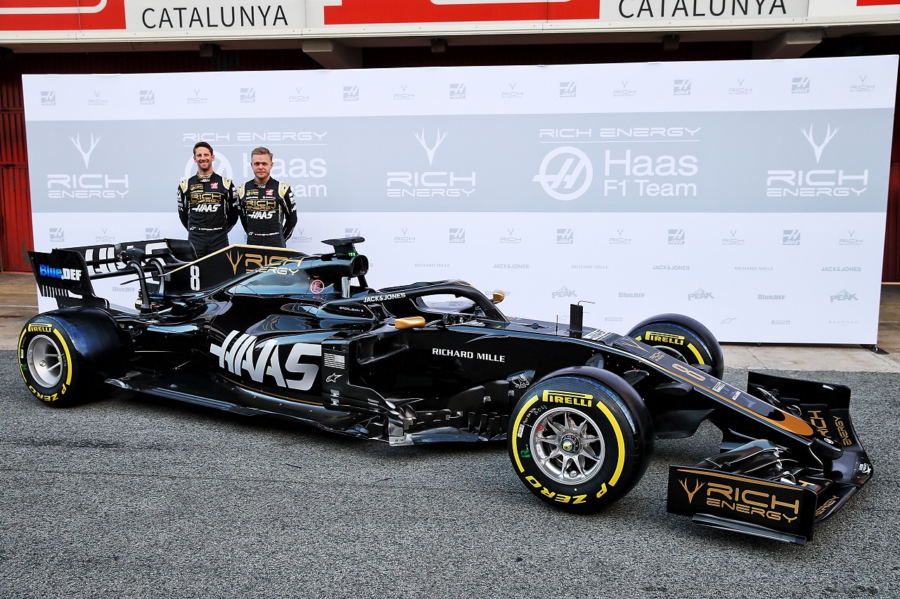(L to R): Romain Grosjean (FRA) Haas F1 Team and Kevin Magnussen (DEN) Haas F1 Team unveil the Haas VF-19.
18.02.2019. Formula One Testing, Day One, Barcelona, Spain. Monday.
- www.xpbimages.com, EMail: requests@xpbimages.com - copy of publication required for printed pictures. Every used picture is fee-liable. © Copyright: Batchelor / XPB Images