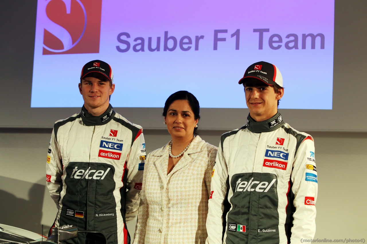 (L to R): Nico Hulkenberg (GER) Sauber with Monisha Kaltenborn (AUT) Sauber Team Principal and Esteban Gutierrez (MEX) Sauber.
