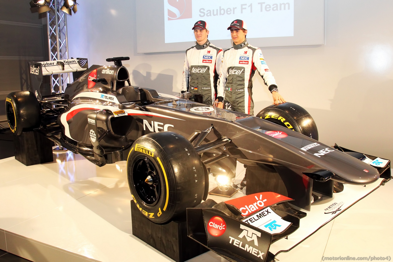 (L to R): Nico Hulkenberg (GER) Sauber and team mate Esteban Gutierrez (MEX) Sauber with the new Sauber C32.
