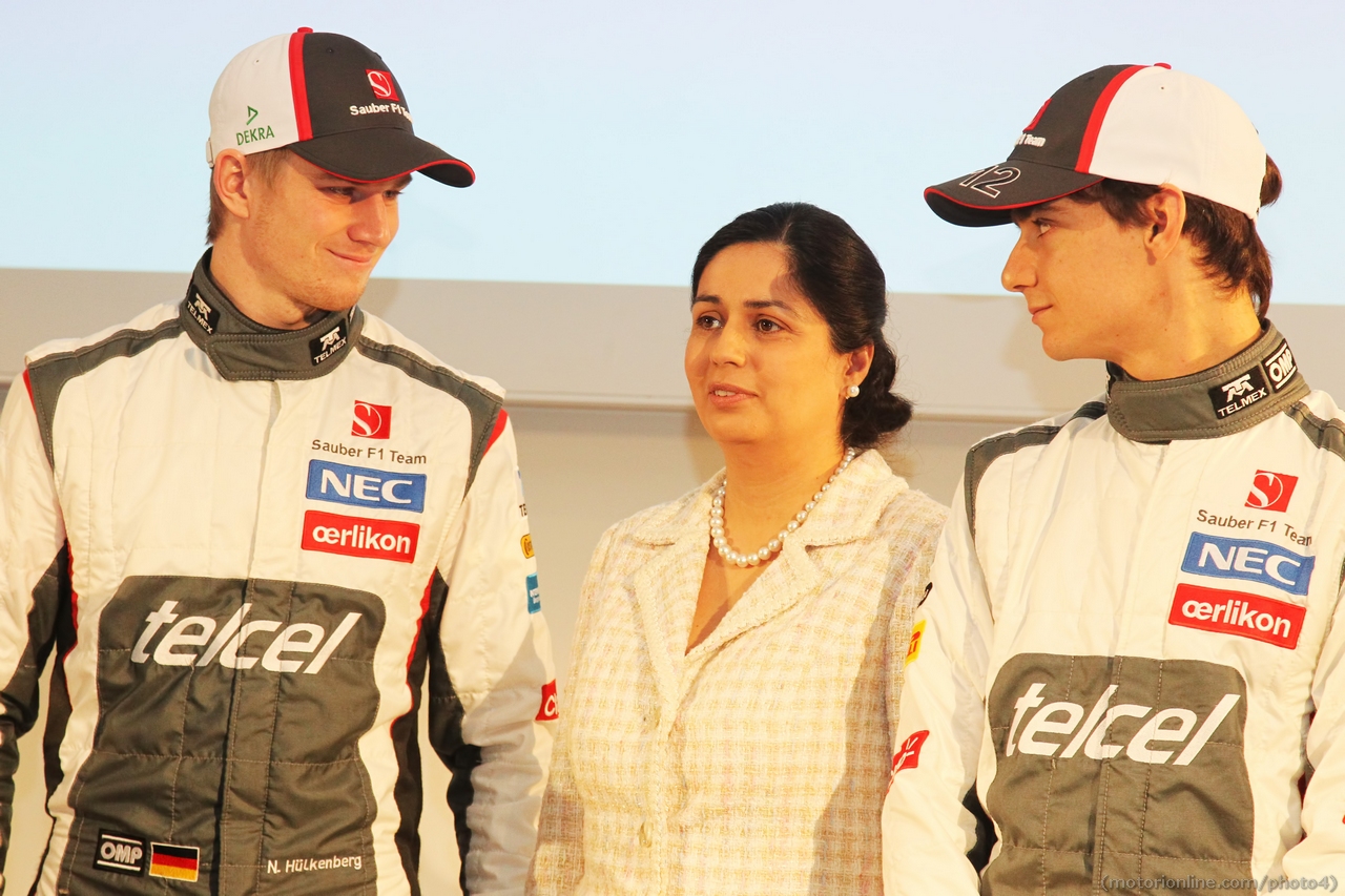 (L to R): Nico Hulkenberg (GER) Sauber with Monisha Kaltenborn (AUT) Sauber Team Principal and team mate Esteban Gutierrez (MEX) Sauber.
