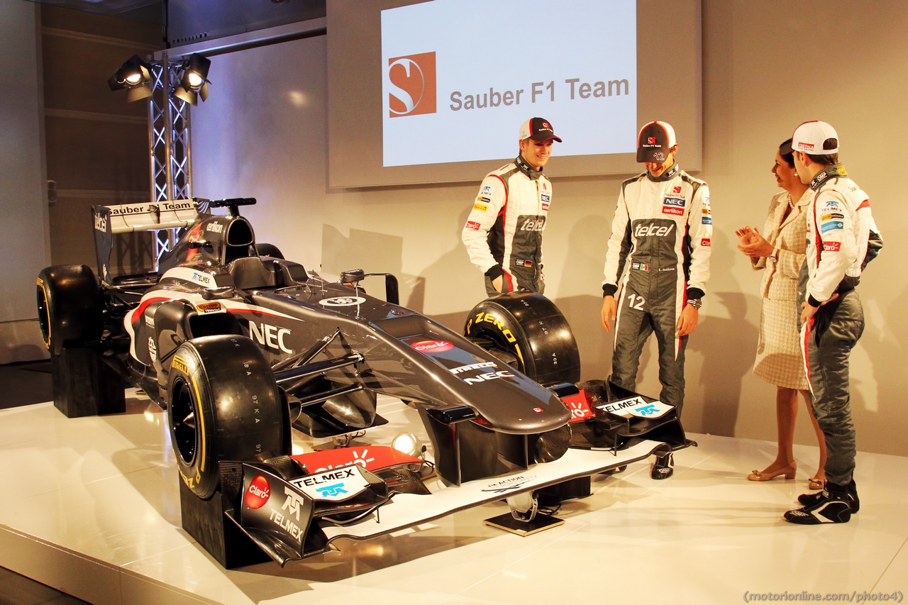 (L to R): Nico Hulkenberg (GER) Sauber with team mate Esteban Gutierrez (MEX) Sauber; Monisha Kaltenborn (AUT) Sauber Team Principal and Robin Frijins (NLD) Sauber Test and Reserve Driver.
