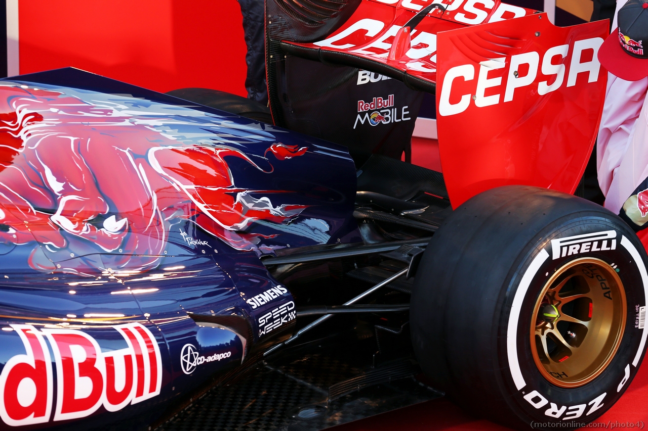 Scuderia Toro Rosso STR8 rear suspension detail.
