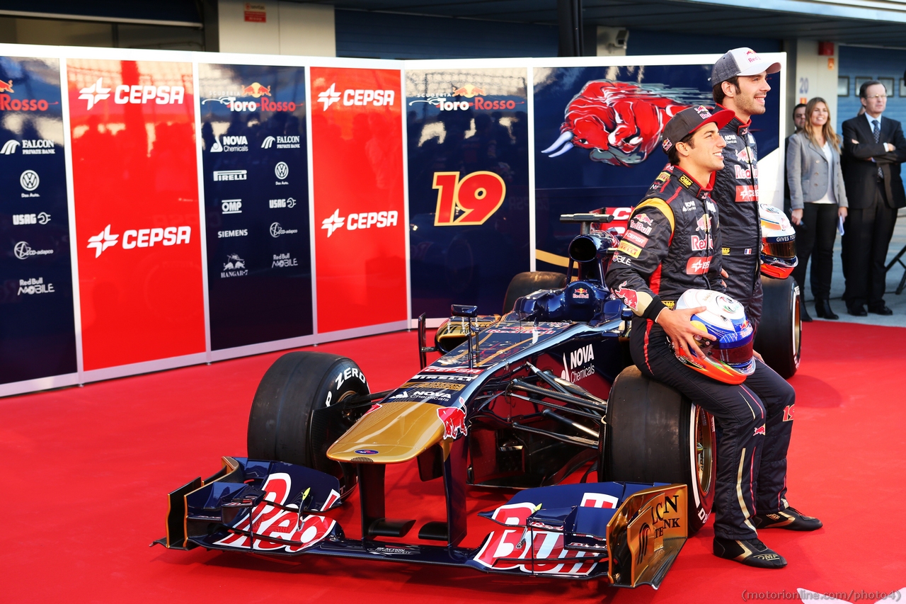 Daniel Ricciardo (AUS) Scuderia Toro Rosso and team mate Jean-Eric Vergne (FRA) Scuderia Toro Rosso with the new Scuderia Toro Rosso STR8.
