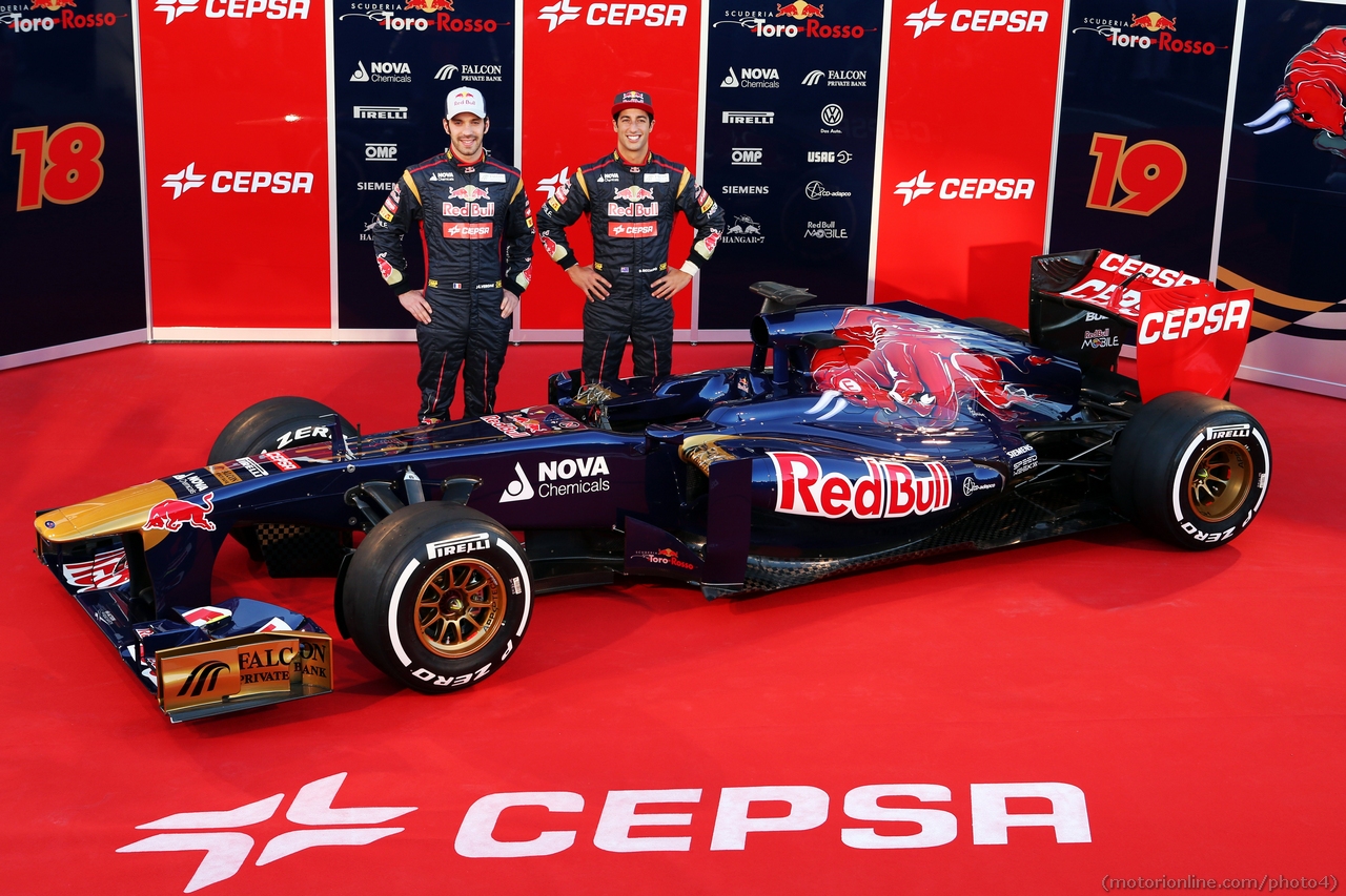 (L to R): Jean-Eric Vergne (FRA) Scuderia Toro Rosso and Daniel Ricciardo (AUS) Scuderia Toro Rosso unveil the new Scuderia Toro Rosso STR8.
