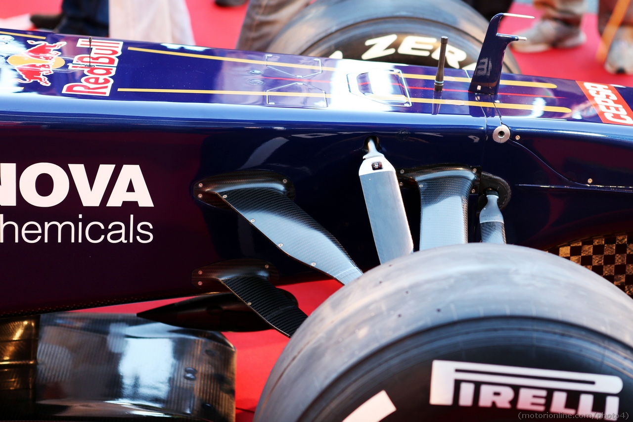 Scuderia Toro Rosso STR8 front suspension detail.
