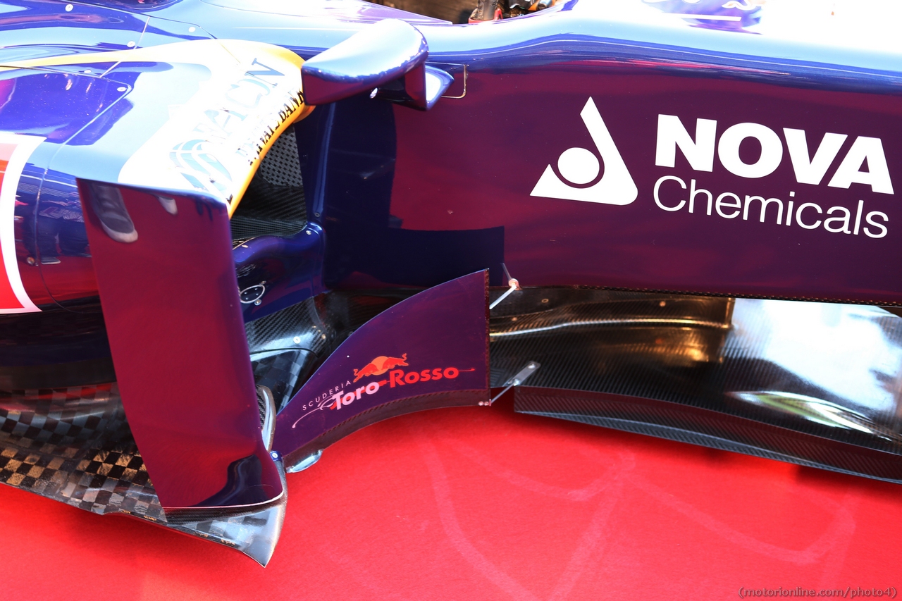 Scuderia Toro Rosso STR8 sidepod.
