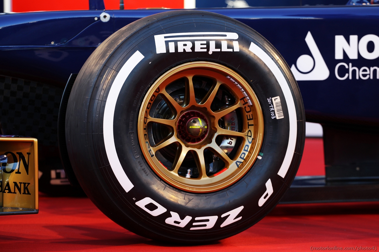 Pirelli tyre on the Scuderia Toro Rosso STR8.
