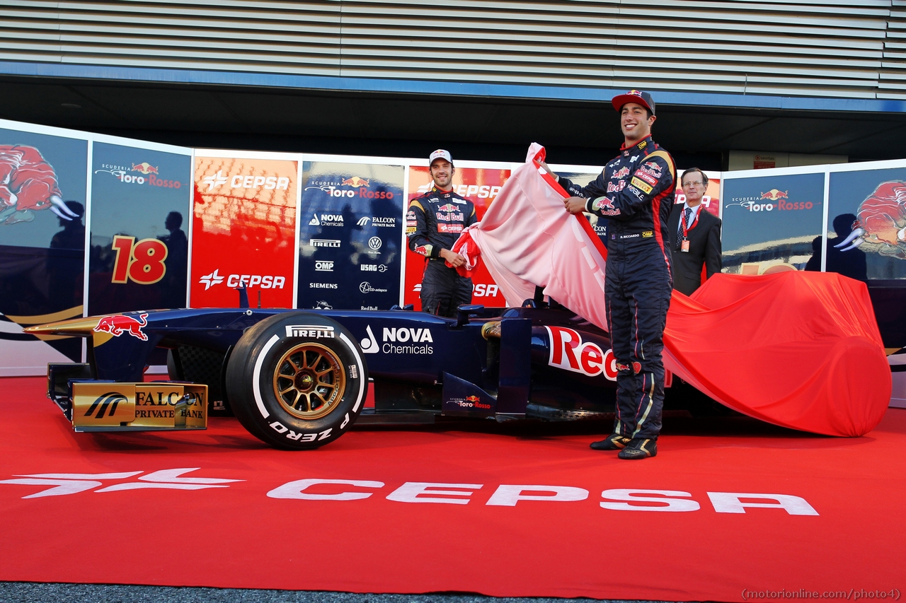 Daniel Ricciardo (AUS) Scuderia Toro Rosso and team mate Jean-Eric Vergne (FRA) Scuderia Toro Rosso unveil the new Scuderia Toro Rosso STR8.
