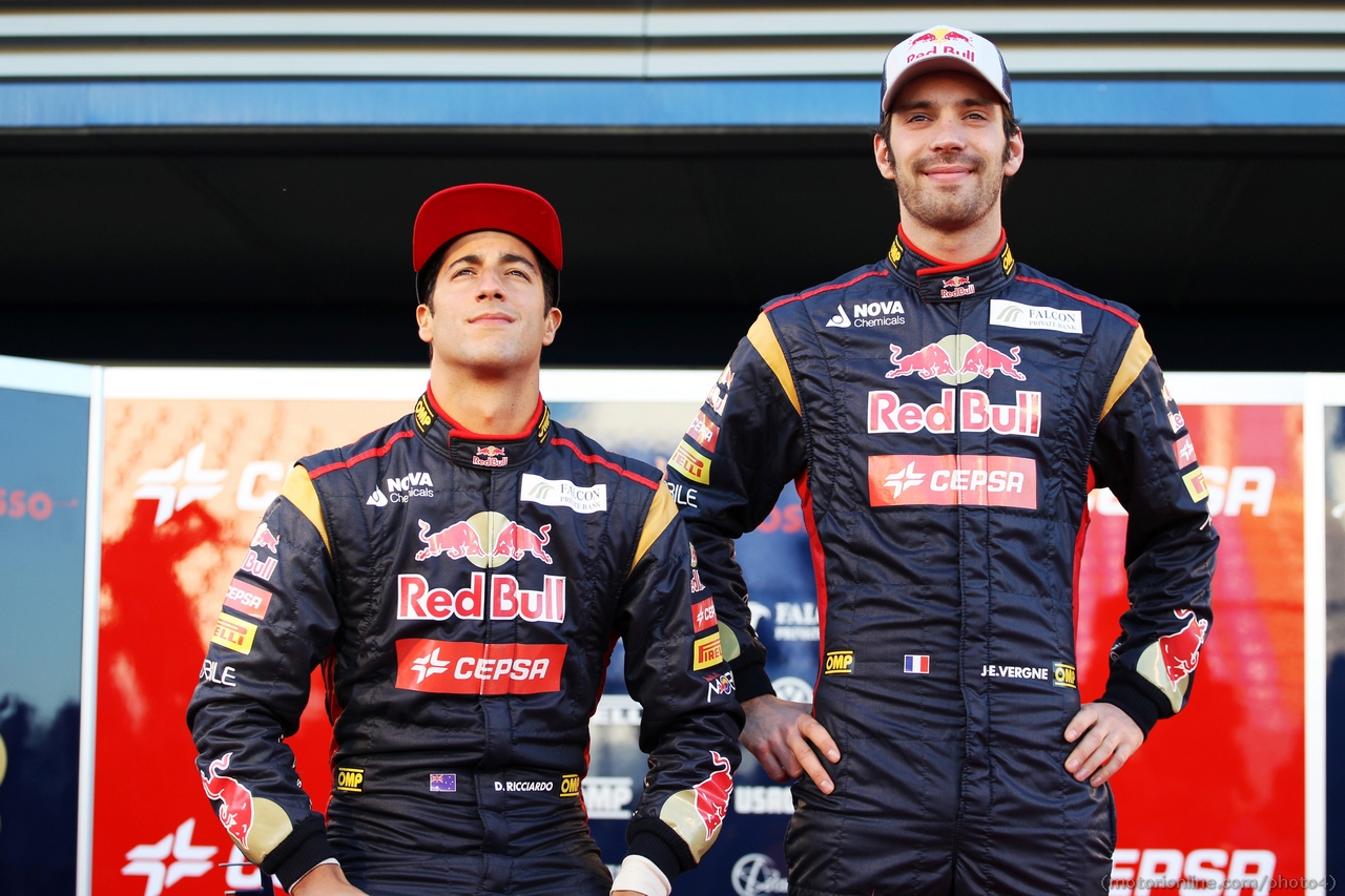 (L to R): Daniel Ricciardo (AUS) Scuderia Toro Rosso with team mate Jean-Eric Vergne (FRA) Scuderia Toro Rosso.
