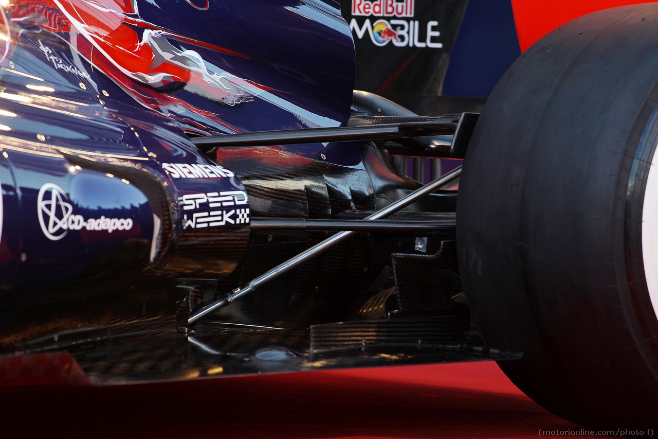 Scuderia Toro Rosso STR8 rear suspension detail.
