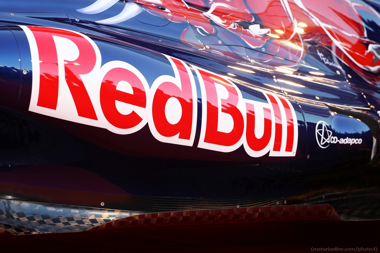 Scuderia Toro Rosso STR8 sidepod detail.
