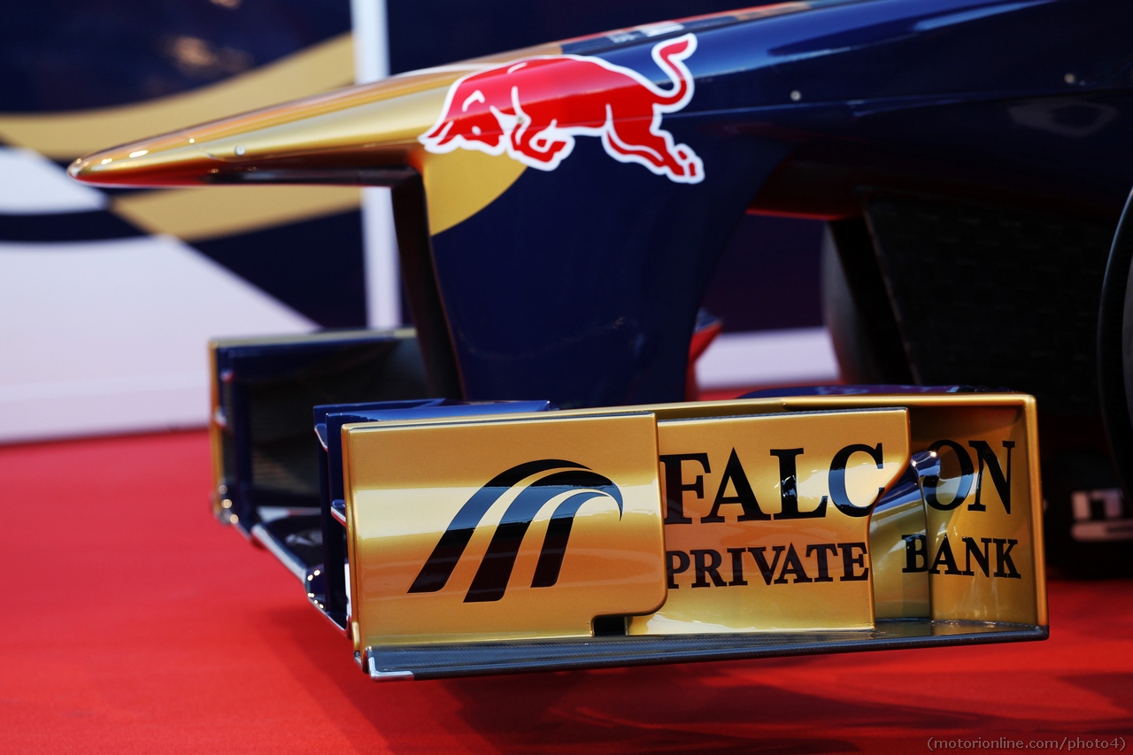 Scuderia Toro Rosso STR8 front wing detail.
