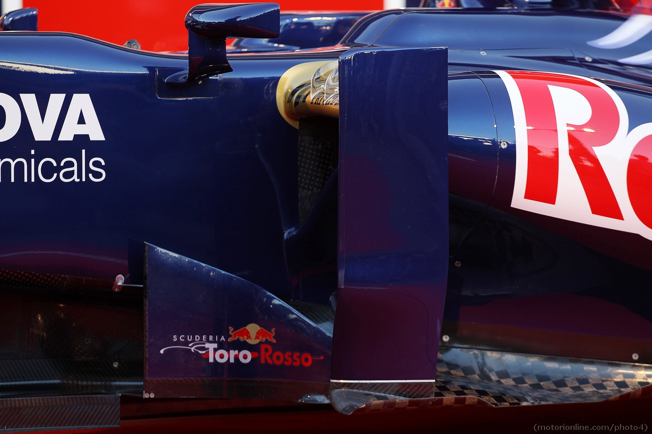 Scuderia Toro Rosso STR8 sidepod detail.
