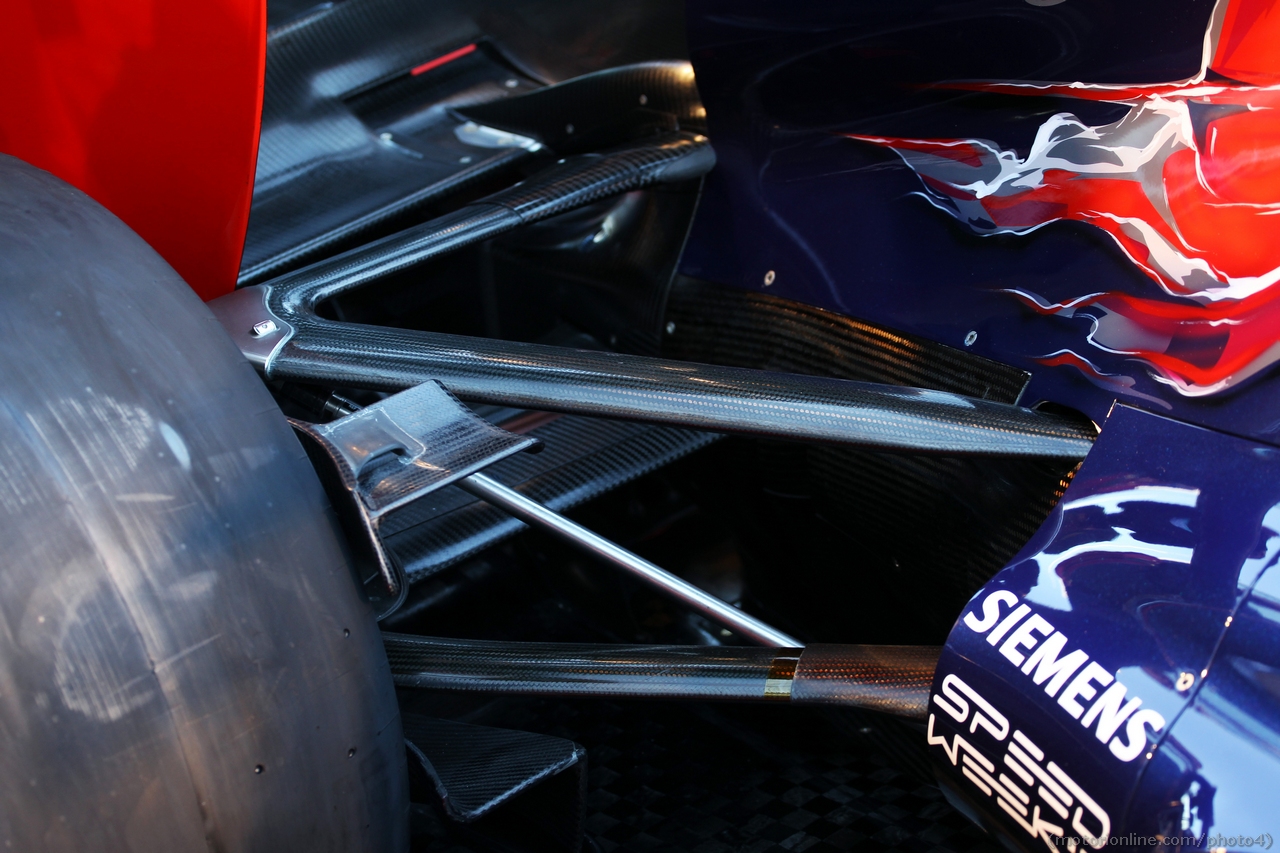 Scuderia Toro Rosso STR8 rear suspension detail.
