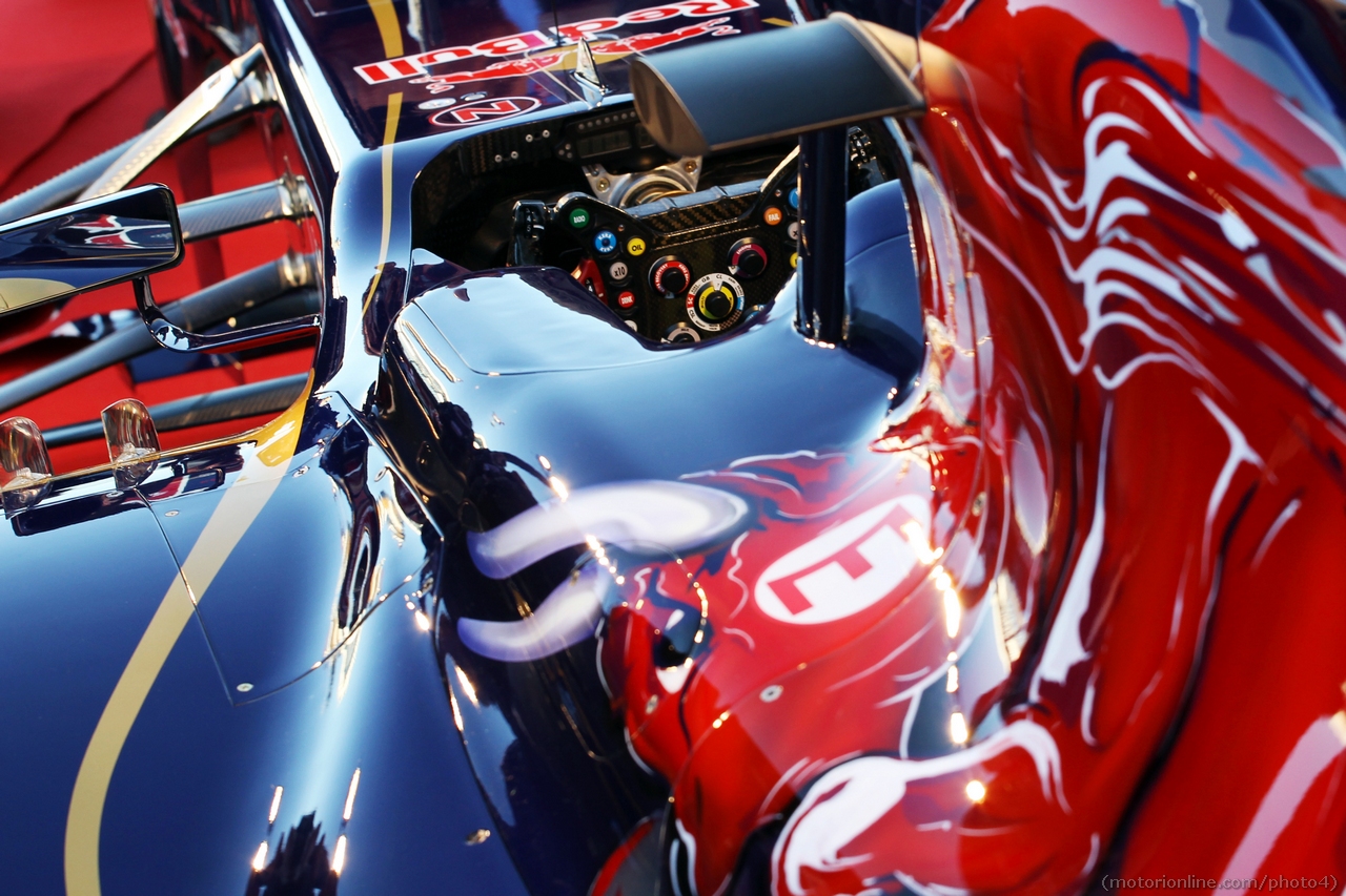 Scuderia Toro Rosso STR8 steering wheel.
04.02.2013. Scuderia Toro Rosso STR8 Launch, Jerez, Spain.
