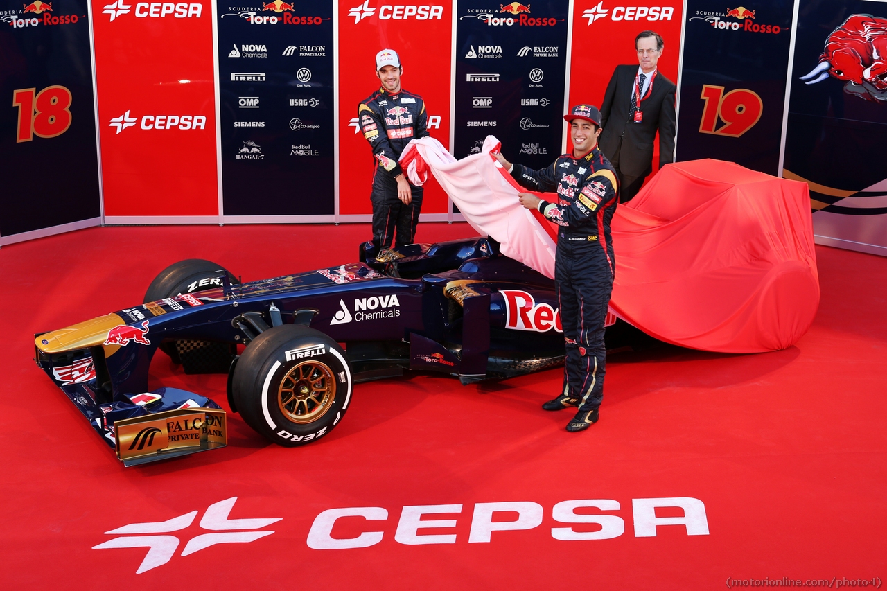 Daniel Ricciardo (AUS) Scuderia Toro Rosso and Jean-Eric Vergne (FRA) Scuderia Toro Rosso unveil the Scuderia Toro Rosso STR8.
