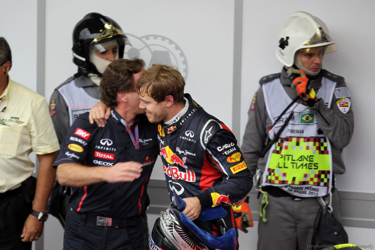 25.11.2012- Race, Sebastian Vettel (GER) Red Bull Racing RB8 and Christian Horner (GBR), Red Bull Racing, Sporting Director