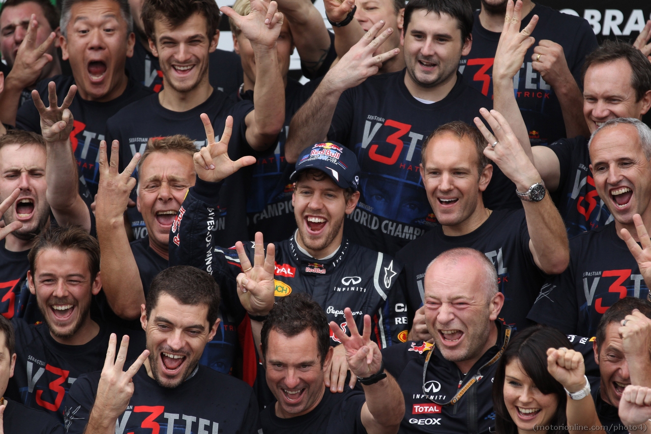25.11.2012- Race, Celebration, Sebastian Vettel (GER) Red Bull Racing RB8, 3 times World Champion 