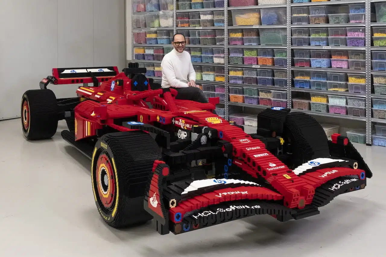 Set Lego SF-24 e replica vettura Lego Store San Babila (Milano)