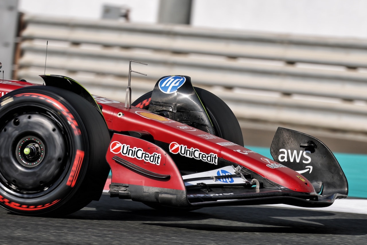 TEST ABU DHABI 2025 - FERRARI MULE CAR 2026