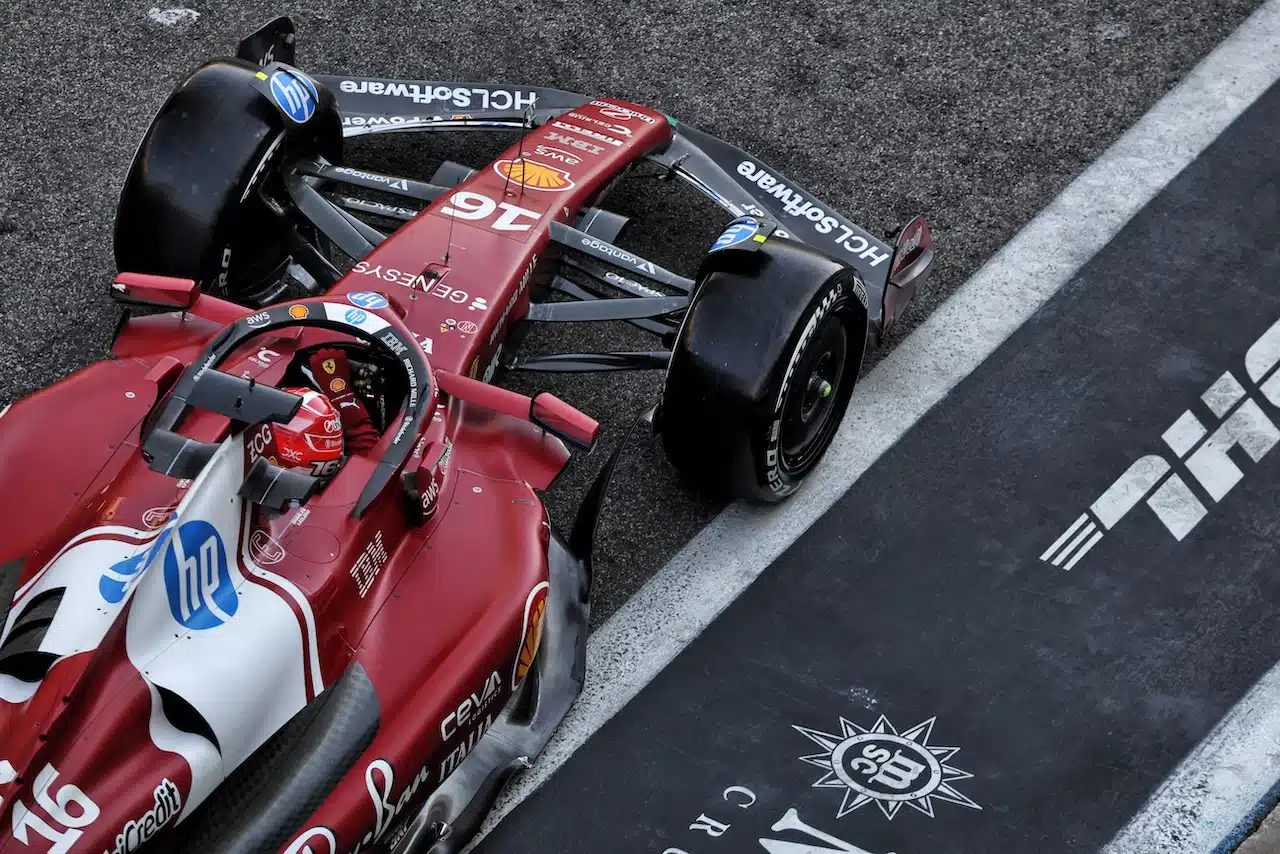 TEST ABU DHABI 2025 - FERRARI MULE CAR 2026