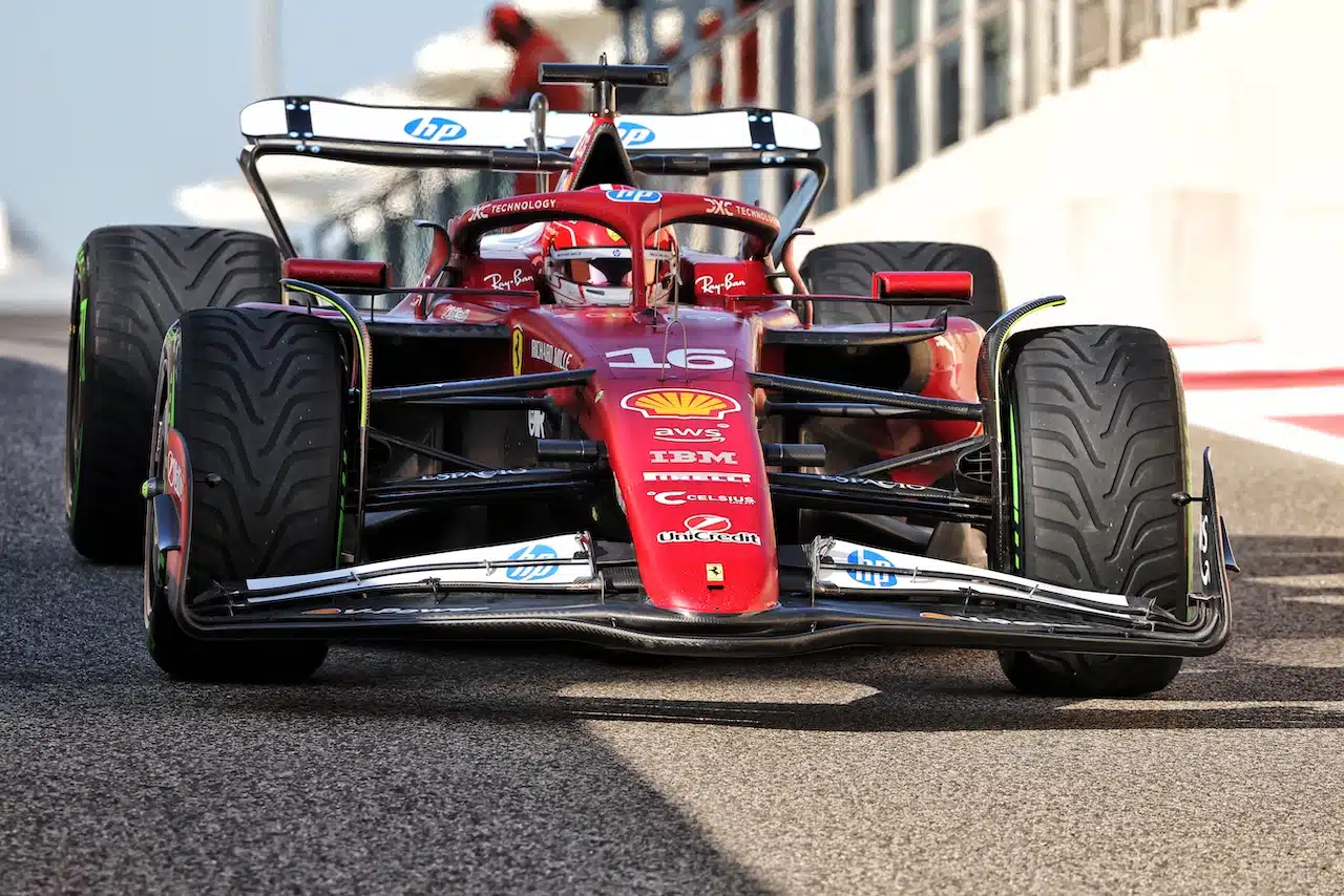 TEST ABU DHABI 2025 - FERRARI MULE CAR 2026