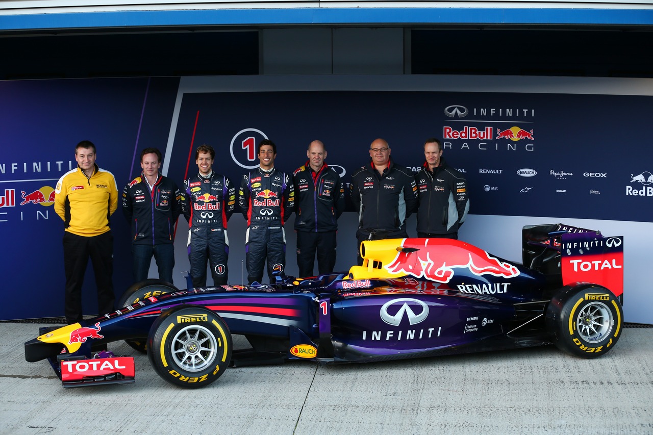 (L to R): Rob White (GBR) Renault Sport Deputy Managing Director (Technical); Christian Horner (GBR) Red Bull Racing Team Principal; Sebastian Vettel (GER) Red Bull Racing; Daniel Ricciardo (AUS) Red Bull Racing; Adrian Newey (GBR) Red Bull Racing Chief Technical Officer, unveil the new Red Bull Racing RB10.
28.01.2014. Formula One Testing, Day One, Jerez, Spain.