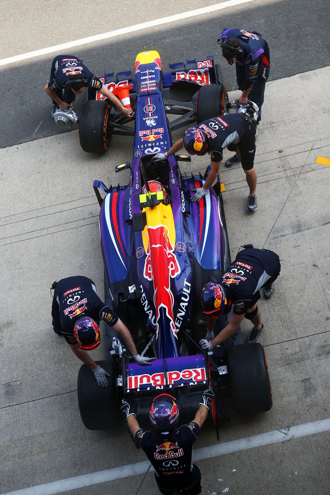 Antonio Felix da Costa (POR) Red Bull Racing RB9 Test Driver pushed back in the pits.
