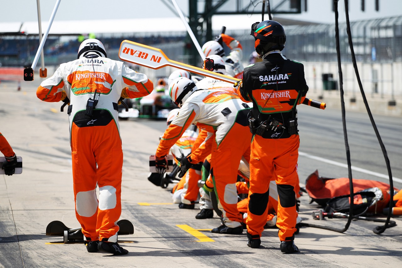 James Calado (GBR) Sahara Force India VJM06 Test Driver practices a pit stop.
