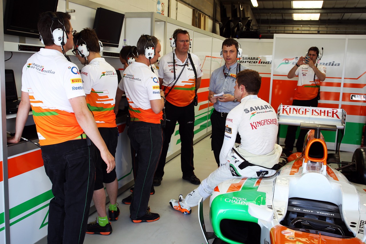 Paul di Resta (GBR) Sahara Force India VJM06 talks with a Pirelli Tyre Engineer and his team. 
