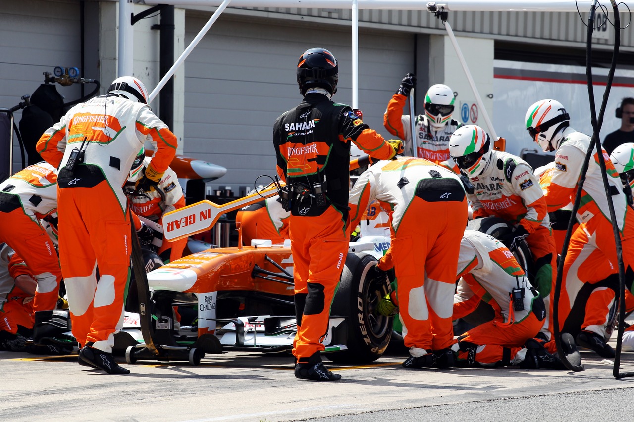 James Calado (GBR) Sahara Force India VJM06 Test Driver practices a pit stop.
