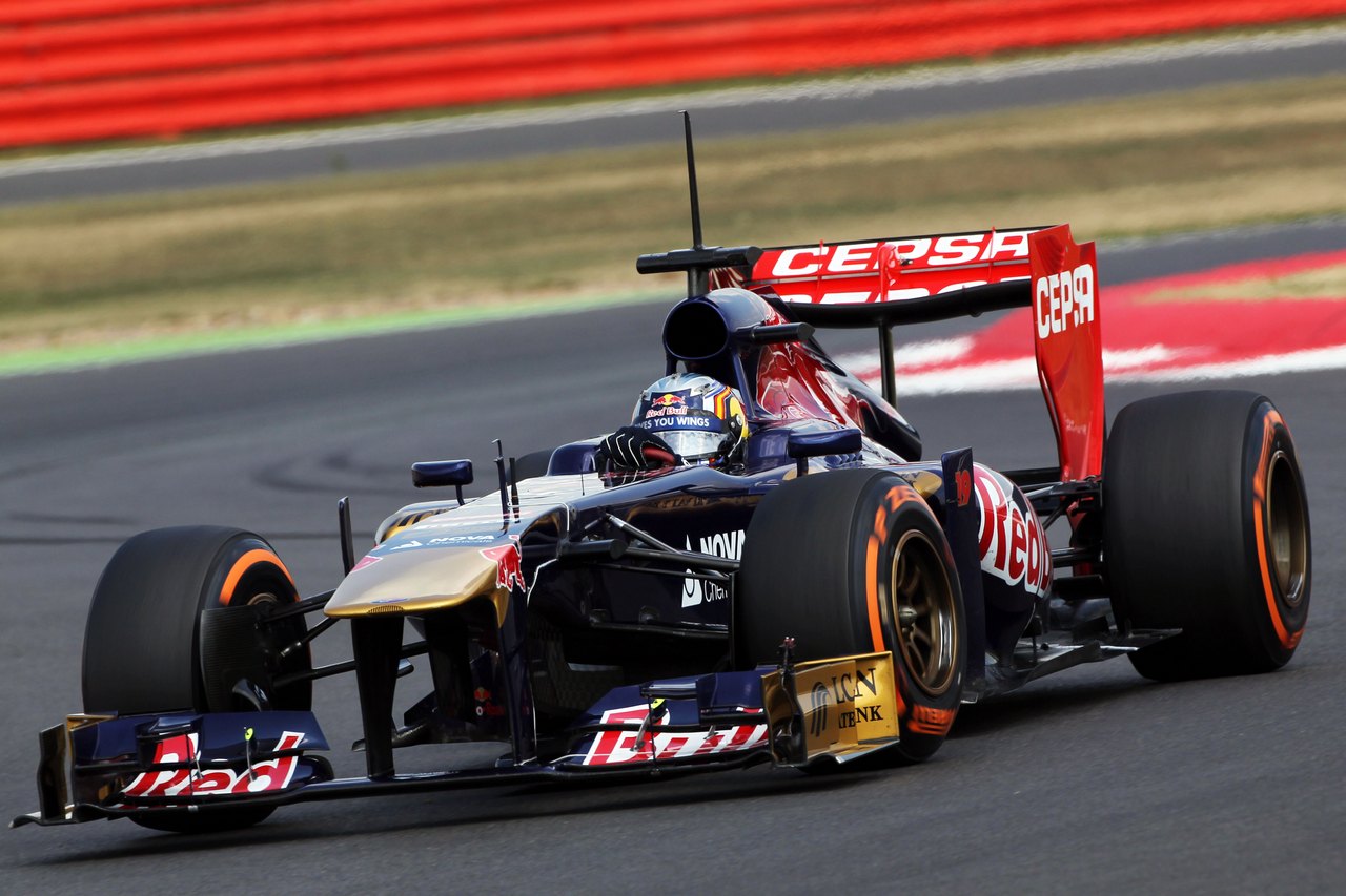 Carlos Sainz Jnr (ESP) Scuderia Toro Rosso STR8 Test Driver.
