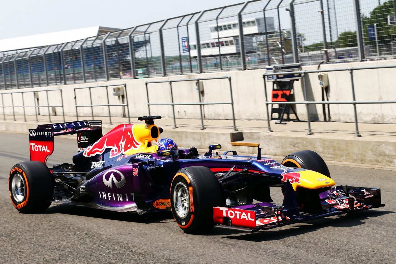 Daniel Ricciardo (AUS) Red Bull Racing RB9 Test Driver leaves the pits.
