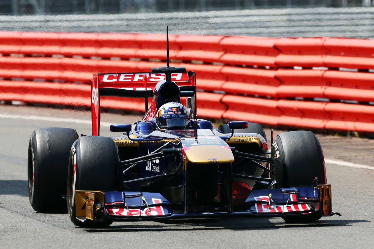 Carlos Sainz Jnr (ESP) Scuderia Toro Rosso STR8 Test Driver.

